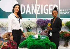 Anat Moshes and Esther Kanyeria of Danziger. They see more and more Chrysantemums being grown in Kenya. They brought some new roses as well.