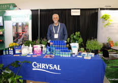 Dennis Wheeler of Chrysal, who was presenting their new paper sachets