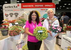 Manda Vuksanaj Coker and Tanya Carvalho of Selecta One showing the Calibrachoa MiniFamous Evo Double Yellow and the Dianthus DiaDeur Pink Shades