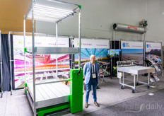 Matthias Haakman, KG Systems, shows the growing tables and vertical installation