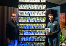 Leon Lankhaar and Remco of Nursery Lankhaar. They supply year-round kalanchoes in 12 cm pot size, and in six different basic colours. In weeks 40-50, they also supply schlumbergera.