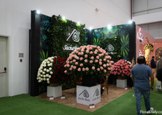 Huge bouquets of roses and the Sacha rose booth, where business talks were ongoing