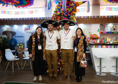  Maria, Eduardo, José Vicente and Mara with Oleoflor from Mexico. Roses and tequila for whoever was ready from 11am on ;)