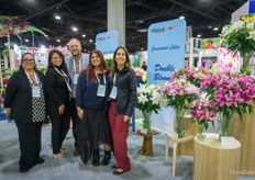 Sandy Lunan, Janice Zamora, Rene Kuiper, Juliana Betancour, Jackie Jewett, Nazca Flor, shwoing their double bloom lilies.