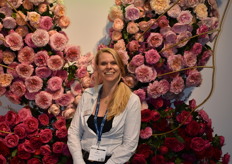 Our editor Elita in front of the butterfly full of roses from Alexandra Farms