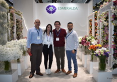 The team of Esmeralda, presenting their assortment of roses, spray roses and summer flowers.