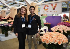 Liliana Rodriguez and Roberto Suarez of Circasia & Vuelen (C&V) next to Felicity, one of their new introductions. This Colombian farm is also expanding, more on this later on FloralDaily.