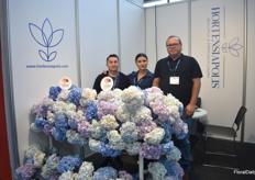 The team of Hortensiapolis, a Colombian grower of hortensia, presenting them for the first time at the IFTF.