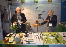 En garde! Carsten Riedel and Maaike Hamer of Stelzner; strong in measuring soil humidity and presenting it, among others.