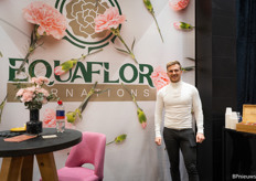 Davey Vreugdenhil of Equaflor Carnations, it was their first time at the Trade Fair and, according to Davey, a good time to have a cup of coffee with customers and growers.