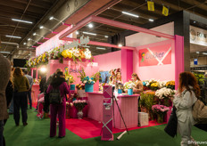 Bright bouquets were made at Dekker Chrysanten's stand