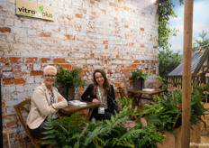 Ellen Kraaijenbrink and Mae Hofsteenge of Vitroplus