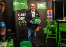 Stefan Lohuis of Kreuwel Plastics with a bucket made of 100% recycled material