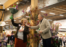 Sylvie Mamias of Union Fleurs received a bunch of flowers as a thank you for the cooperation of the past years