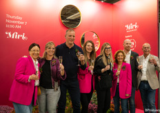 The team from Dümmen Orange, Juliska van der Bruggen and her father from LS Santini, the nursery of the Miri Yellow