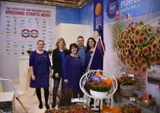 It was a lot of fun at the Fleuroselect stand with Marleen van Balkom from Syngenta and Leon Vrijland from Pan American Seed together with the ladies from Fleuro Select, Sally van der Horst, Ellen Hazenoot and Ann Jennen.