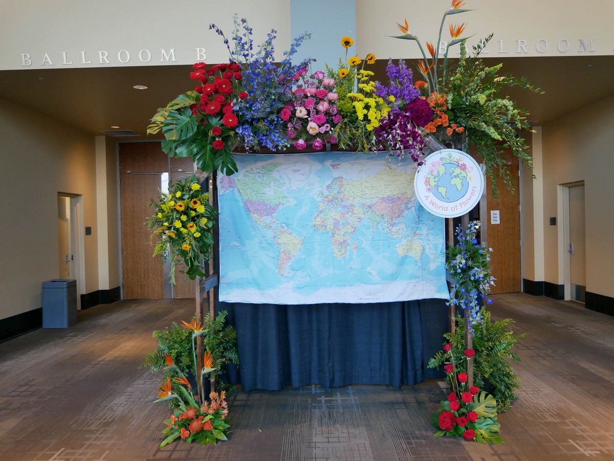 US Looking Back At The 2024 Great Lakes Floral Event Expo   A World Of Flowers Entrance Display 